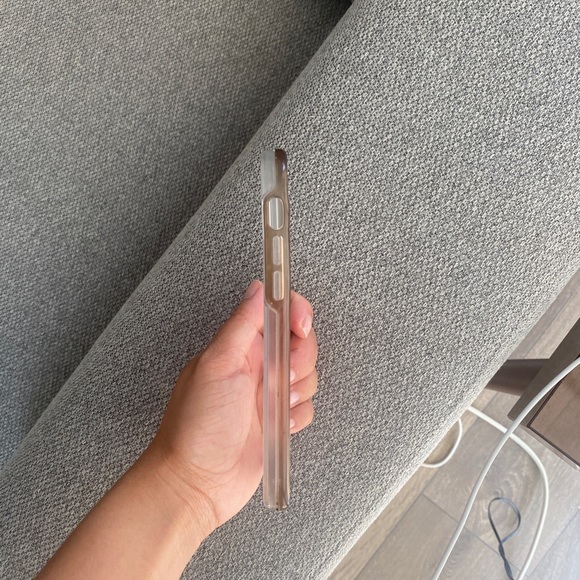 iPhone 12 Otterbox Symmetry Clear - Picture 5 of 5